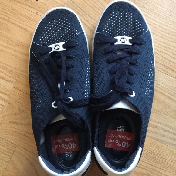 Michael Kors Skyler Shoes - Picture 2 of 12